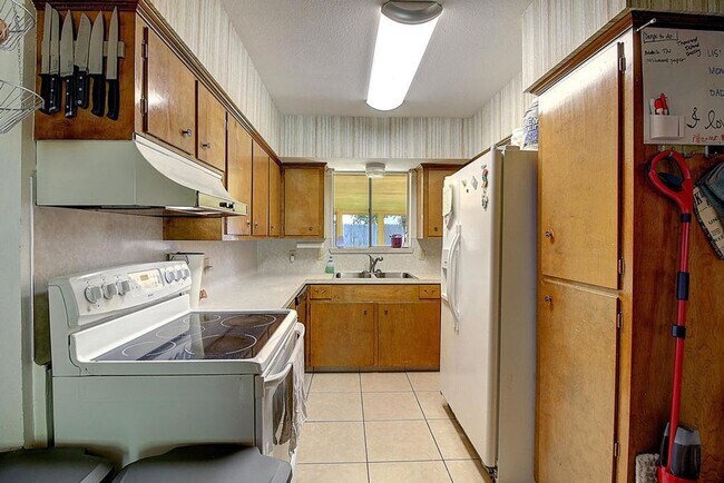 Building Photo - 4409 Killarmet - 3/Bed 2/Bath - $1650/month