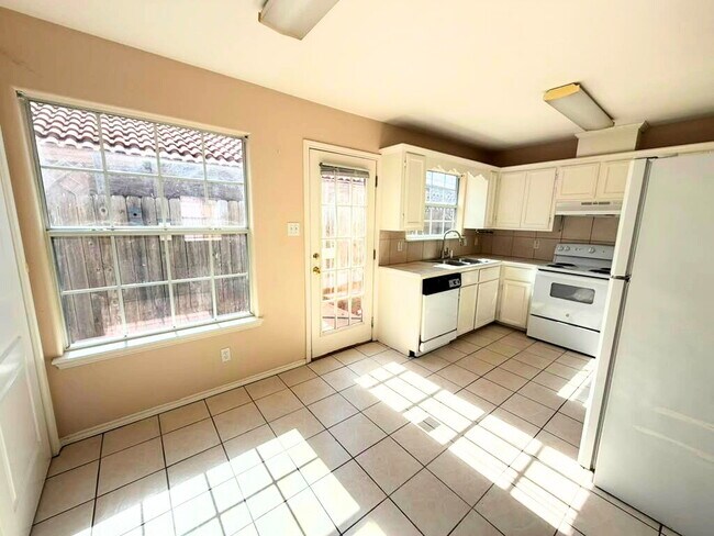 Building Photo - 2405 Redbud Ave W
