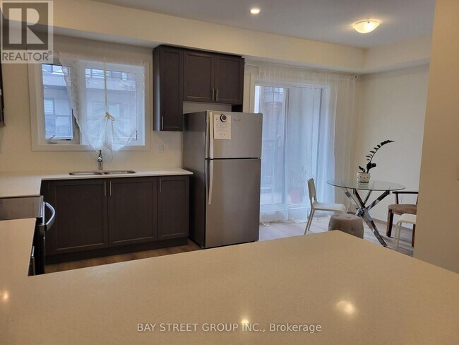 Building Photo - 1695 Dersan St