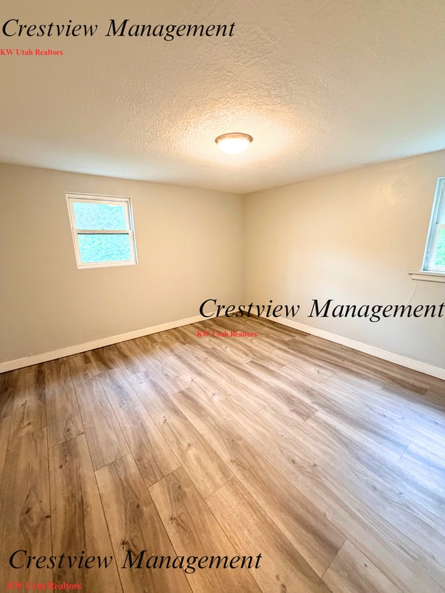Building Photo - Monroe Blvd Duplex