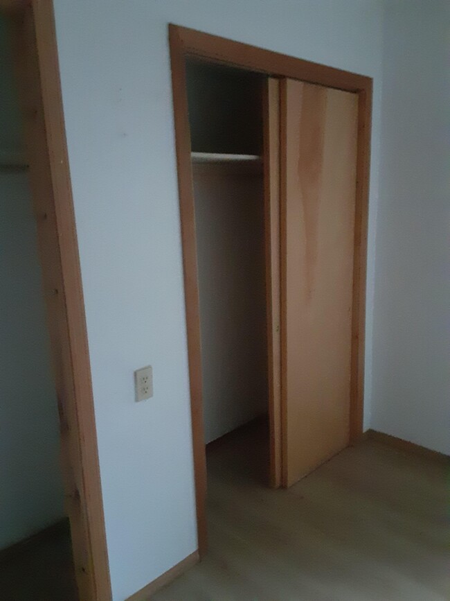 Foto del edificio - 1228 E 5th St