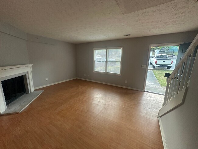 Foto del edificio - 847 Burns Walk Ct NW