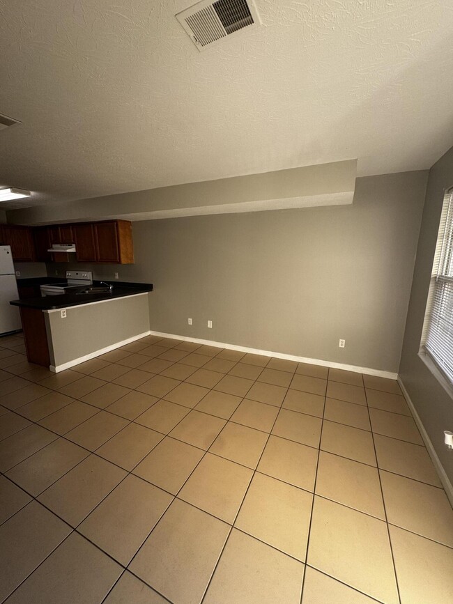 Building Photo - 230 Mousas Way