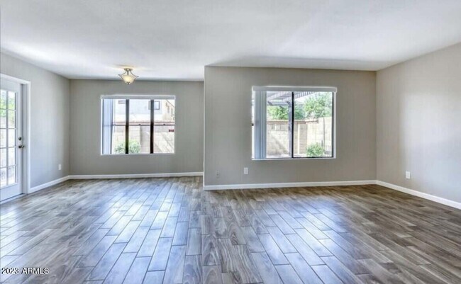 Building Photo - 6622 W Poinsettia Dr
