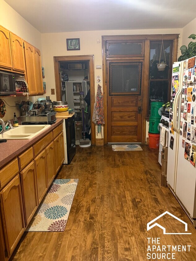 Foto principal - 2823 N Albany Ave