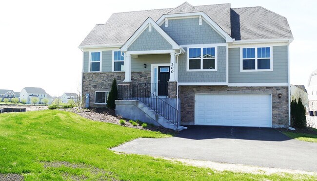 Building Photo - 200 Goldenrod Dr