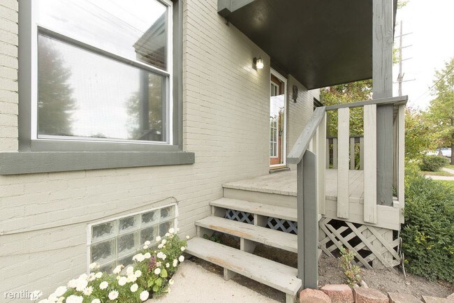 Building Photo - 941 Starkweather St
