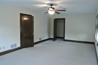 Building Photo - 161 Oakwood Ave