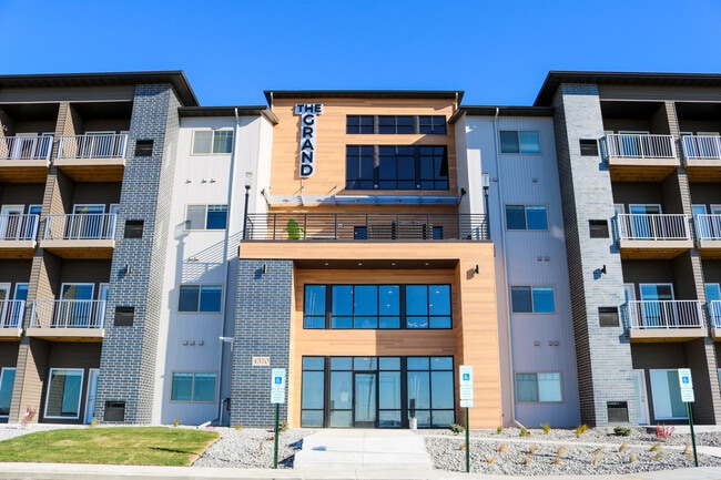 Building Photo - Upscale Living at the Grand off 45th