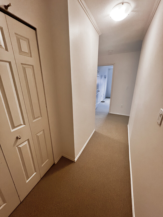 Entry - 1001 Ridgeway Av