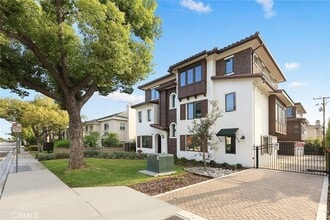 Building Photo - 905 Sunset Blvd