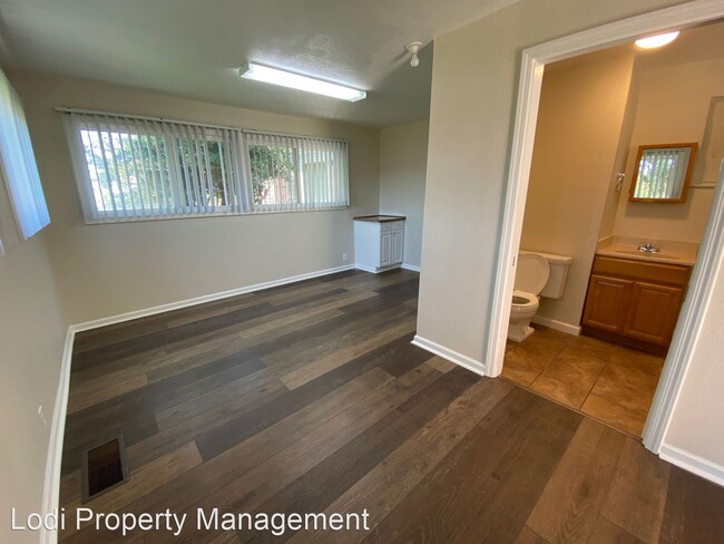 Building Photo - 3 br, 1.5 bath House - 20090 N KENNEFICK ROAD