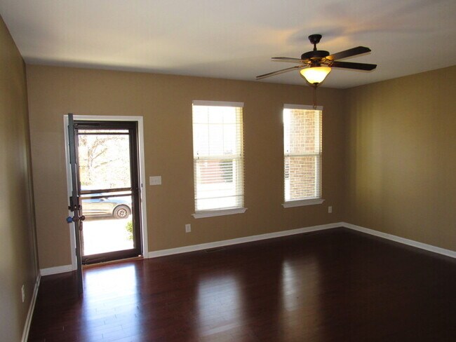 Building Photo - Delvin Downs 4 bedroom 2.5 bathroom w/ 2 c...