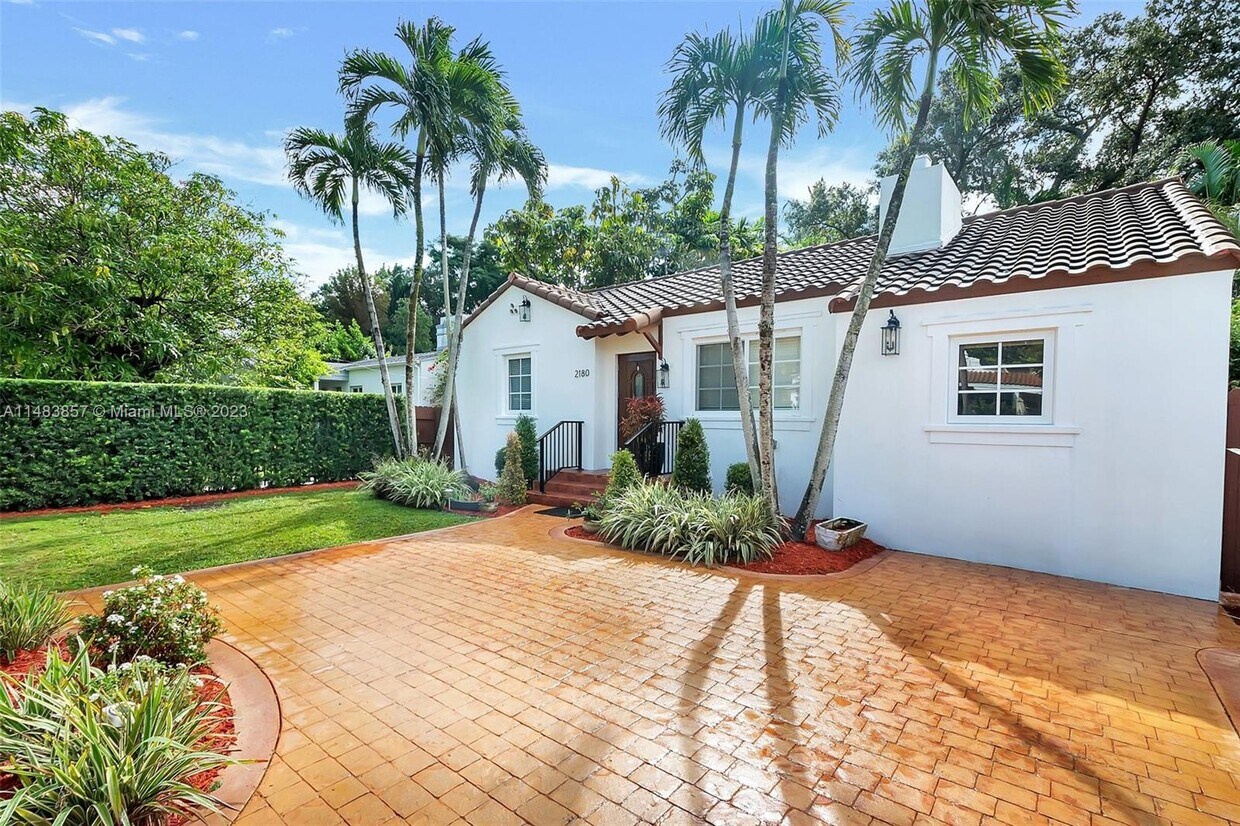 Foto principal - 2180 SW 24th St