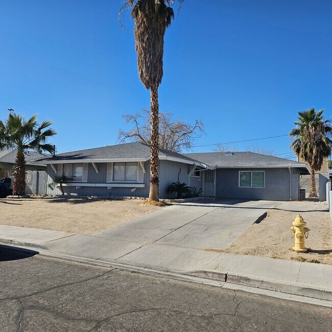 Foto del edificio - Upgraded 5-Bedroom Home with Open Floor Plan & Large Lot!