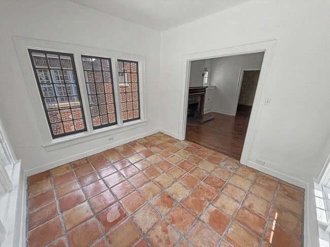Building Photo - 340 N McLean Blvd