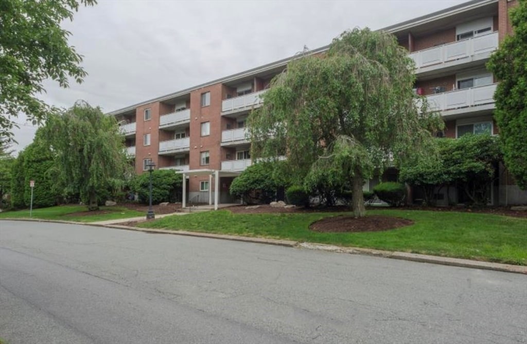 Primary Photo - 179 Presidents Ln