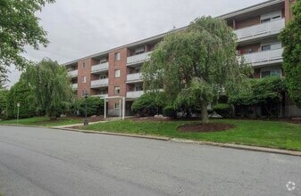 Building Photo - 179 Presidents Ln