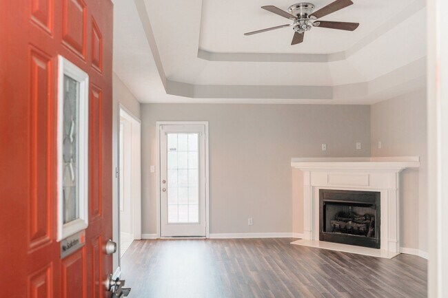 Building Photo - 3 Bedroom 2 Bathroom Home with Bonus Room