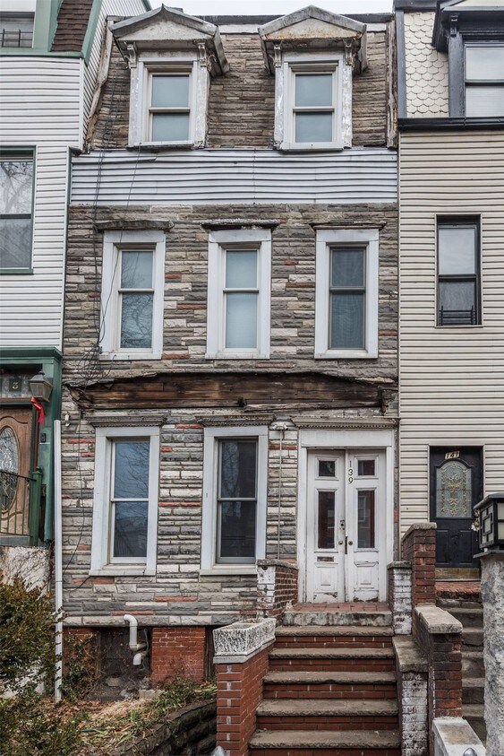 Primary Photo - 139 E 150th St