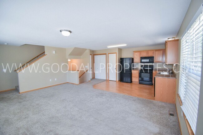 Foto del edificio - 2 Bedroom, 2.5 Bath Townhome in Ankeny