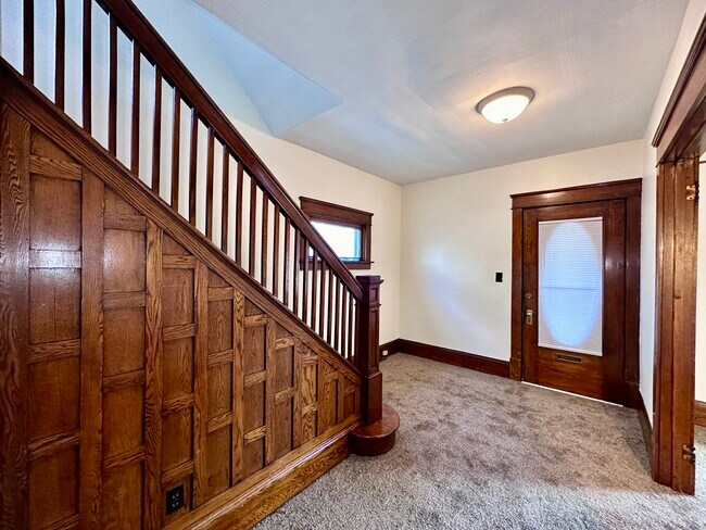 Building Photo - 923 Marshall Ave