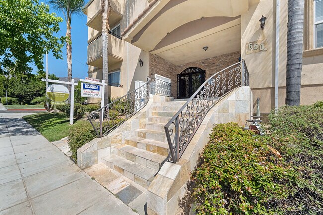 FRONT ENTRANCE - 650 E Palm Ave