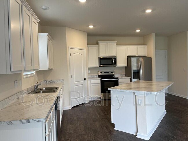 Building Photo - 2555 Oak Strm Dr