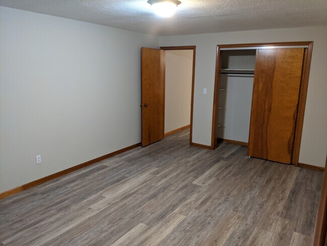 Building Photo - 245 Hillside Cir