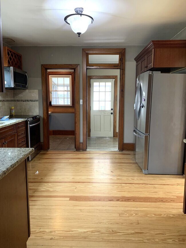 Foto del edificio - Charming 3-Bedroom Home on Spacious Corner...