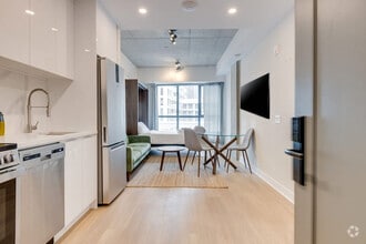 Building Photo - 742 Rue William
