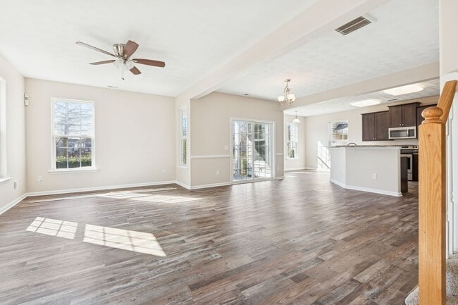 Building Photo - Suffolk Condo- Ready for move in