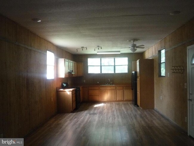 Building Photo - 4 Fern Cir