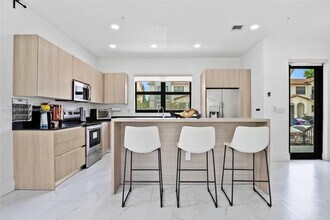 Building Photo - 6146 SW 36th Ct