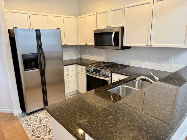 Foto del edificio - Super Crisp 3 bedroom w/ Fantastic 4 Season Outdoor Space