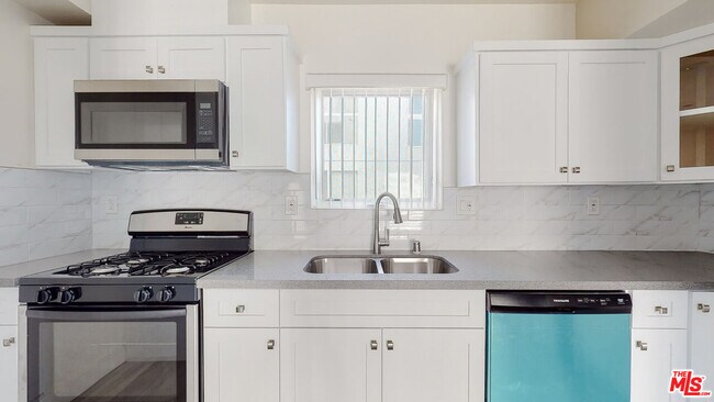 Building Photo - 307 Rosemont Ave
