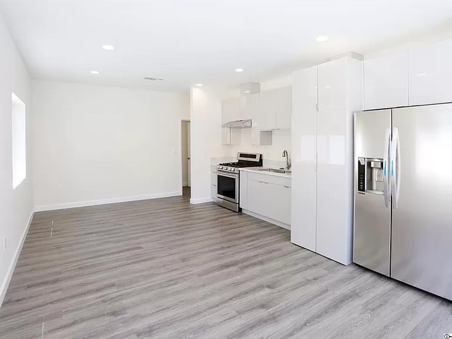 Foto del edificio - 7523 Milwood Ave