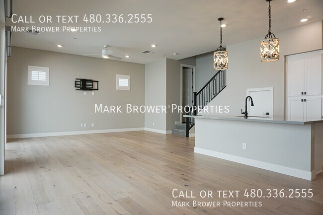 Building Photo - 1483 E Shannon St