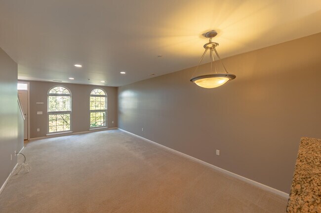 Building Photo - 39649 Springwater Dr