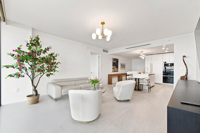 Building Photo - 900 N Ocean Blvd