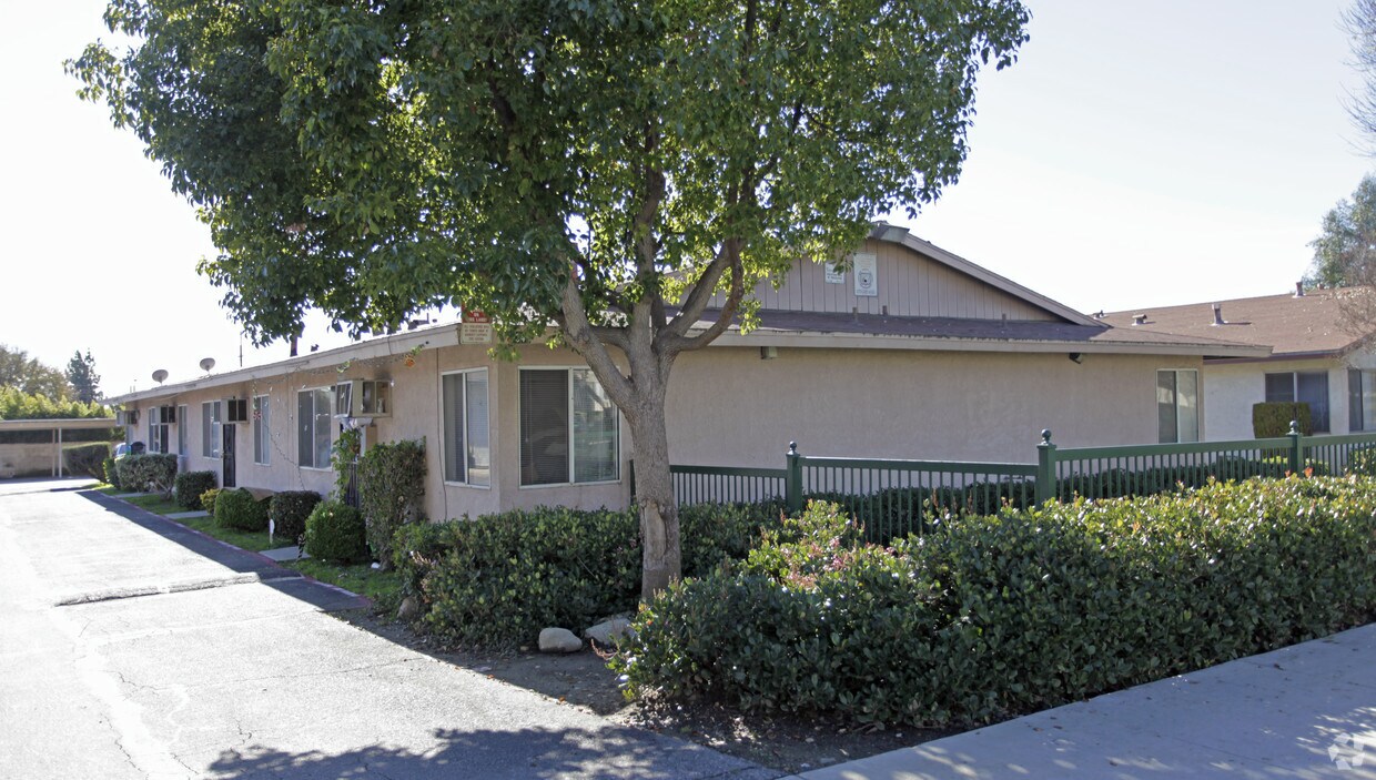 Primary Photo - 1345 W Stoneridge Ct