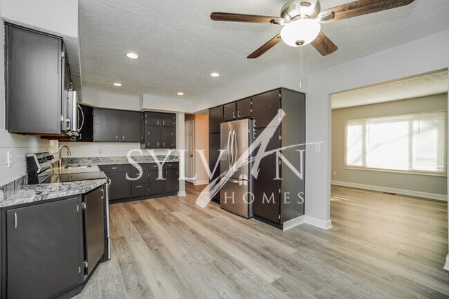 Building Photo - Your dream home awaits!