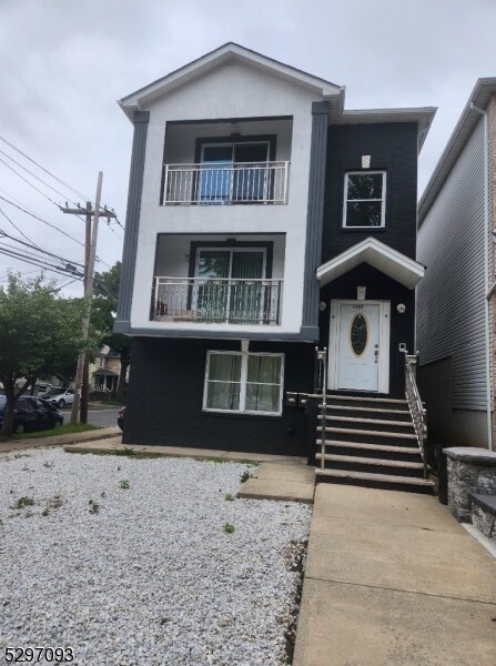Primary Photo - 1121 Mary St