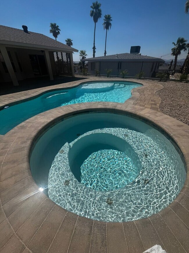 Foto del edificio - 3 Bedroom - 2 Bath - POOL HOME