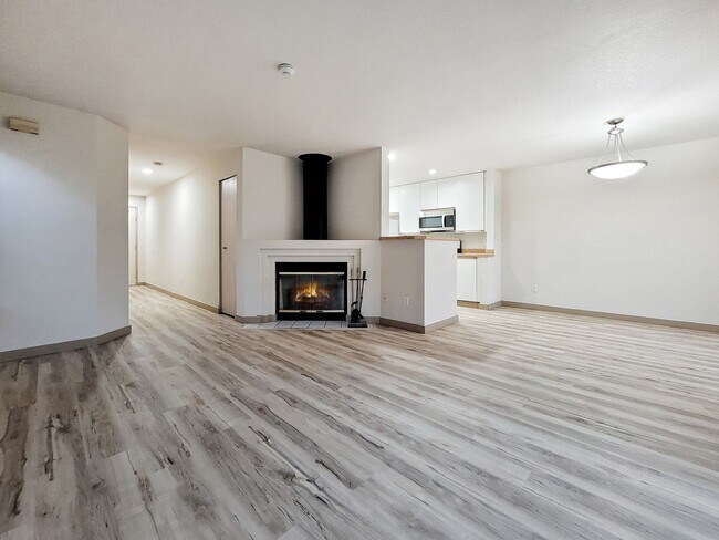 Foto del edificio - Kent East Hill Townhome with Garage & Patio