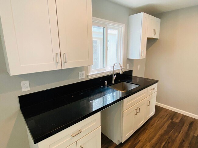 Foto del edificio - Remodeled 2 bed 1 bath house in College Te...