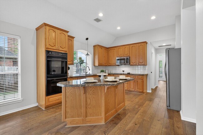 Foto del edificio - 3614 Cedar Glen Ln