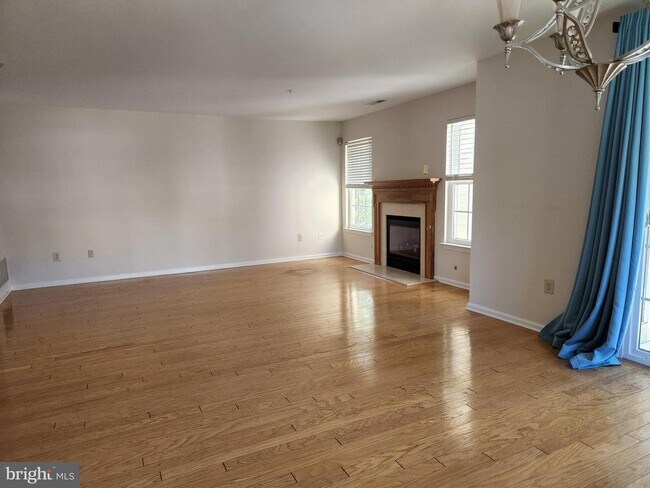 Building Photo - 1510 Lakeside Dr
