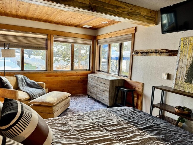 Foto del edificio - 96 Mountainside Dr