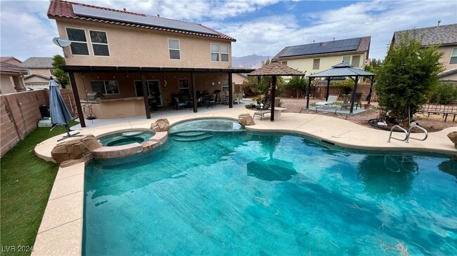 Foto del edificio - 4933 Naff Ridge Dr